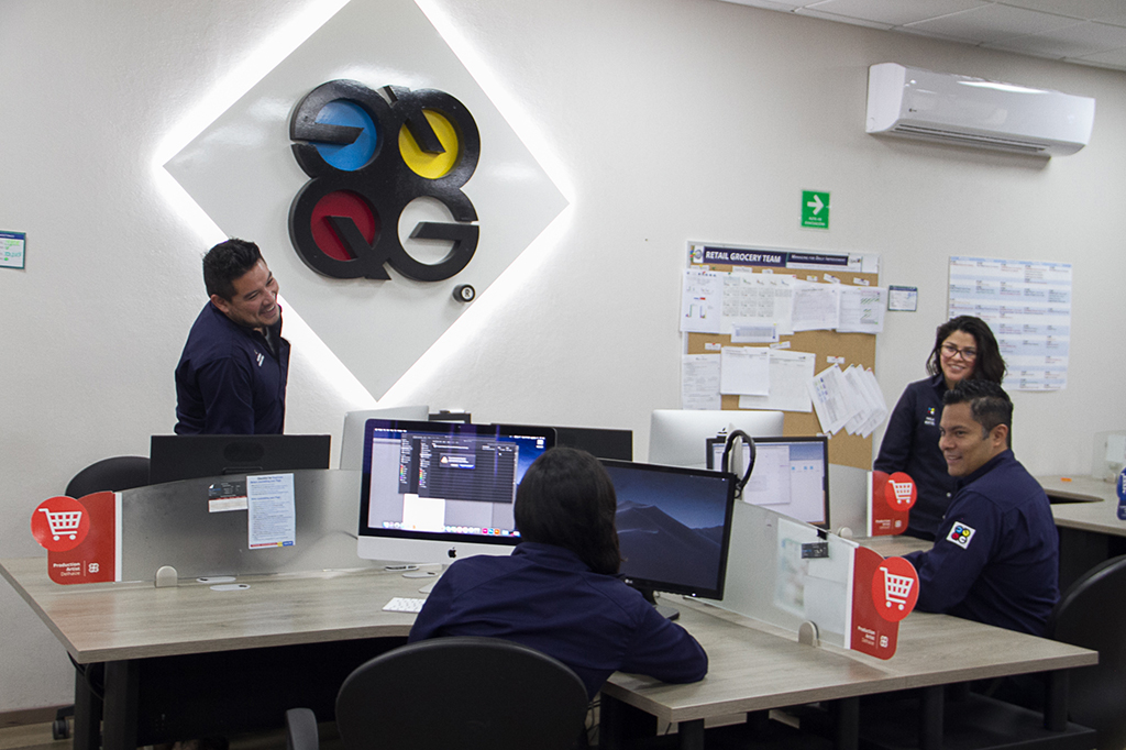 Trabajadores sonriendo